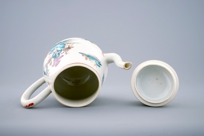 Een Chinese famille rose theepot met landschapsdecor, Qianlong, 18e eeuw