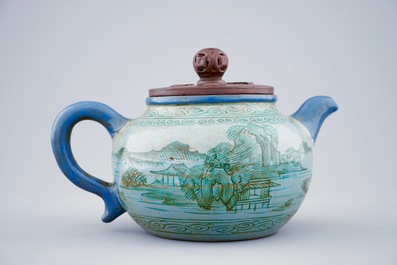 Een beschilderde Chinese Yixing steengoed theepot met deksel, 19e eeuw