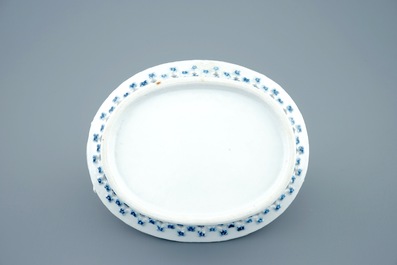 A Chinese blue and white pierced basket on stand, Qianlong, 18th C.