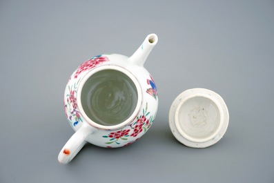 A Chinese famille rose teapot and cover with mandarin ducks, Yongzheng, 1723-1735