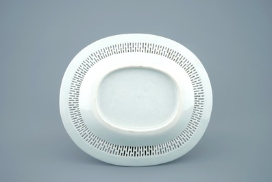A Chinese blue and white pierced basket on stand, Qianlong, 18th C.