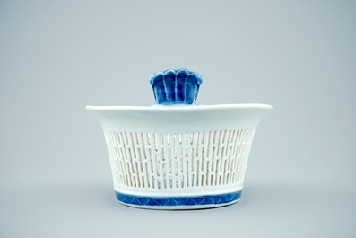 A Chinese blue and white pierced basket on stand, Qianlong, 18th C.