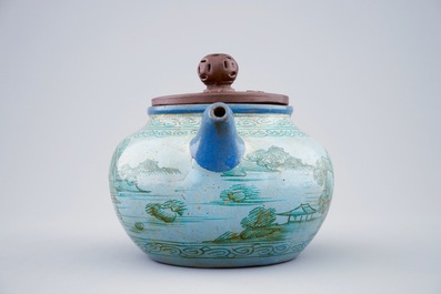 Een beschilderde Chinese Yixing steengoed theepot met deksel, 19e eeuw