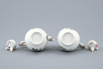 Een paar Chinese famille rose kannen met deksels, Yongzheng, 1723-1735