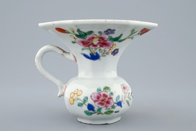 A Chinese famille rose spittoon, Yongzheng/Qianlong