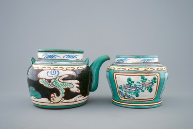 Une th&eacute;i&egrave;re et son couvercle en gr&egrave;s &eacute;maill&eacute; de Yixing et un pot de conservation, Chine, 19&egrave;me