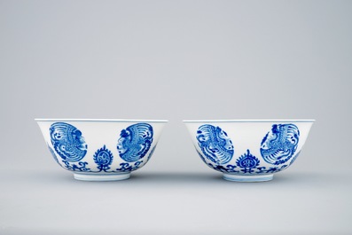 A pair of fine Chinese blue and white phoenix bowls, Kangxi