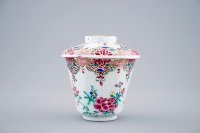 A Chinese famille rose hexagonal covered cup and saucer, Qianlong, 18th C.