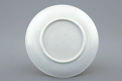 Une tasse et soucoupe en porcelaine de Chine famille rose au paysage montagnard, Yongzheng, 1723-1735