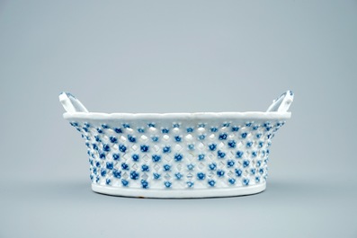 A Chinese blue and white pierced basket on stand, Qianlong, 18th C.