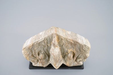 Un fragment d'un st&egrave;le bouddhiste en marbre, Chine, Dynastie Qi du Nord ou Sui, 6/7&egrave;me