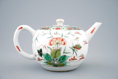 A Chinese famille verte teapot and cover, Kangxi