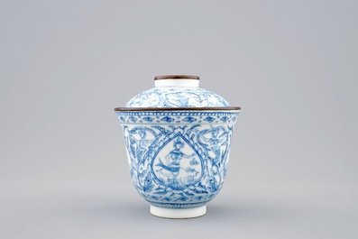 A Chinese blue and white covered Bencharong bowl for the Thai Market, 18/19th C.