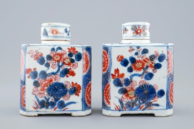 A pair of Chinese Imari tea caddies and covers, Qianlong, 18th C.