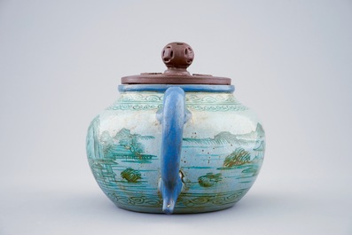 Een beschilderde Chinese Yixing steengoed theepot met deksel, 19e eeuw