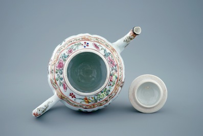 A Chinese famille rose teapot and 2 eggshell cups, Yongzheng, 1723-1735