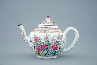 A Chinese famille rose teapot and 2 eggshell cups, Yongzheng, 1723-1735