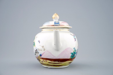 A Chinese famille rose teapot with Valentine dove pattern, Qianlong, 18th C.