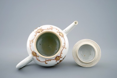 A Chinese export porcelain monogrammed teapot and cover, Qianlong, 18th C.
