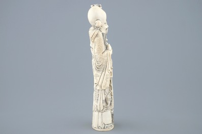 Une figure de Shou Lao en ivoire sculpt&eacute;, Chine, fin du 19&egrave;me