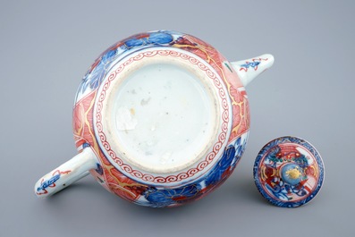 Een Chinese theepot met deksel met Amsterdams bont beschildering, Qianlong