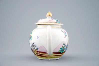 A Chinese famille rose teapot with Valentine dove pattern, Qianlong, 18th C.