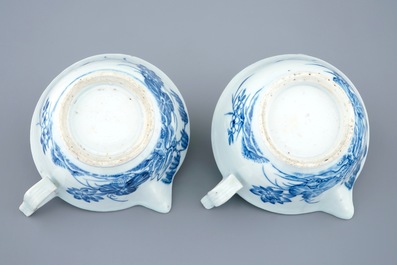 Een paar Chinese blauw-witte sauskommen, Qianlong