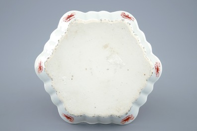 A Chinese famille rose teapot and cover on stand, Qianlong, 18th C.
