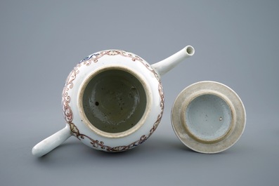 A large Chinese famille rose teapot with Valentine dove pattern, Qianlong, 18th C.