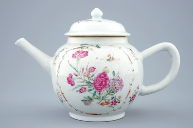 A Chinese famille rose teapot and cover on stand, Qianlong, 18th C.