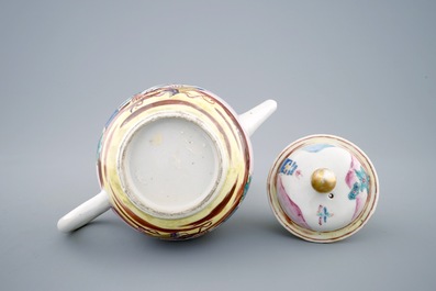 A Chinese famille rose teapot with Valentine dove pattern, Qianlong, 18th C.