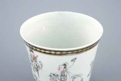 A pair of Chinese grisaille and gilt cups and saucers with immortals, Qianlong, 18th C.