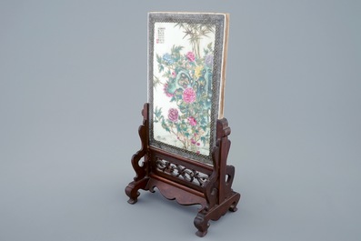 A Chinese qianjiang cai table screen with a winter landscape, 20th C.