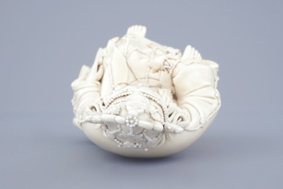 Une figure de Guanyin en porcelaine blanc de Chine de Dehua d'apr&egrave;s He Chaozong, 19/20&egrave;me