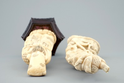Twee Japanse ivoren okimono, Meiji, ca. 1900