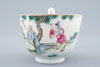 Une tasse surprise en porcelaine de Chine famille rose, marque et p&eacute;riode de Xianfeng