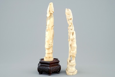Twee Japanse ivoren okimono, Meiji, ca. 1900
