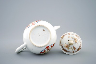 A Chinese export porcelain monogrammed teapot and cover, Qianlong, 18th C.