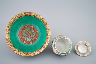 Un bol et un pot couvert en porcelaine de Chine de type Bencharong pour le march&eacute; thai, 19&egrave;me