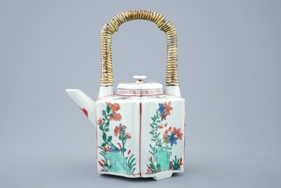 Een Chinese famille verte theepot met deksel, Kangxi