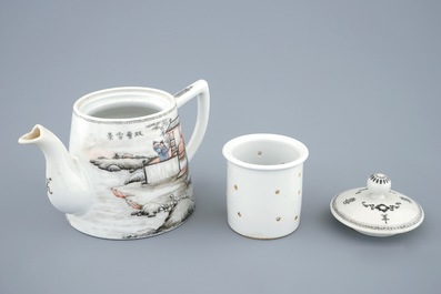 A fine Chinese famille rose teapot and cover with inset, Republic, 20th C.