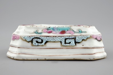 A Chinese famille rose export salt cellar, Qianlong, 18th C.