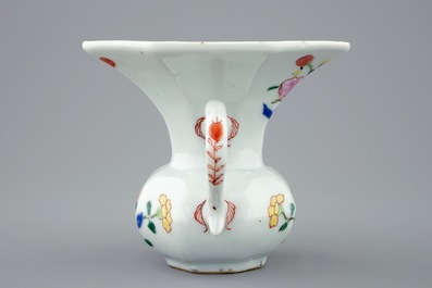 A Chinese famille rose spittoon, Yongzheng/Qianlong