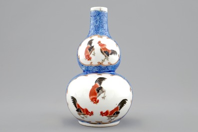 A Chinese blue ground double gourd vase with roosters, 18/19th C.