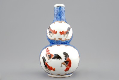 A Chinese blue ground double gourd vase with roosters, 18/19th C.