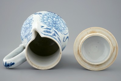 Een blauw-witte Chinese kan met deksel, Kangxi
