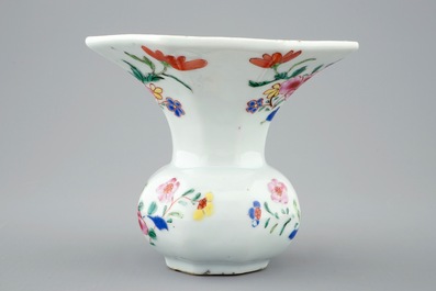 A Chinese famille rose spittoon, Yongzheng/Qianlong