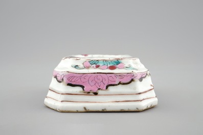 A Chinese famille rose export salt cellar, Qianlong, 18th C.