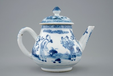 A Chinese blue and white teapot and cover, Yongzheng, 1723-1735