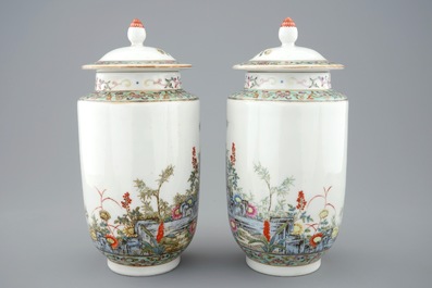 A pair of fine Chinese famille rose vases and covers with quails, Republic, 20th C.